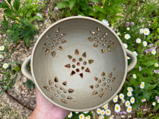 Sunshine Colander in Stone