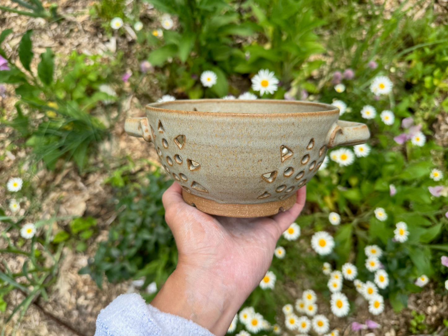 Sunshine Colander in Stone