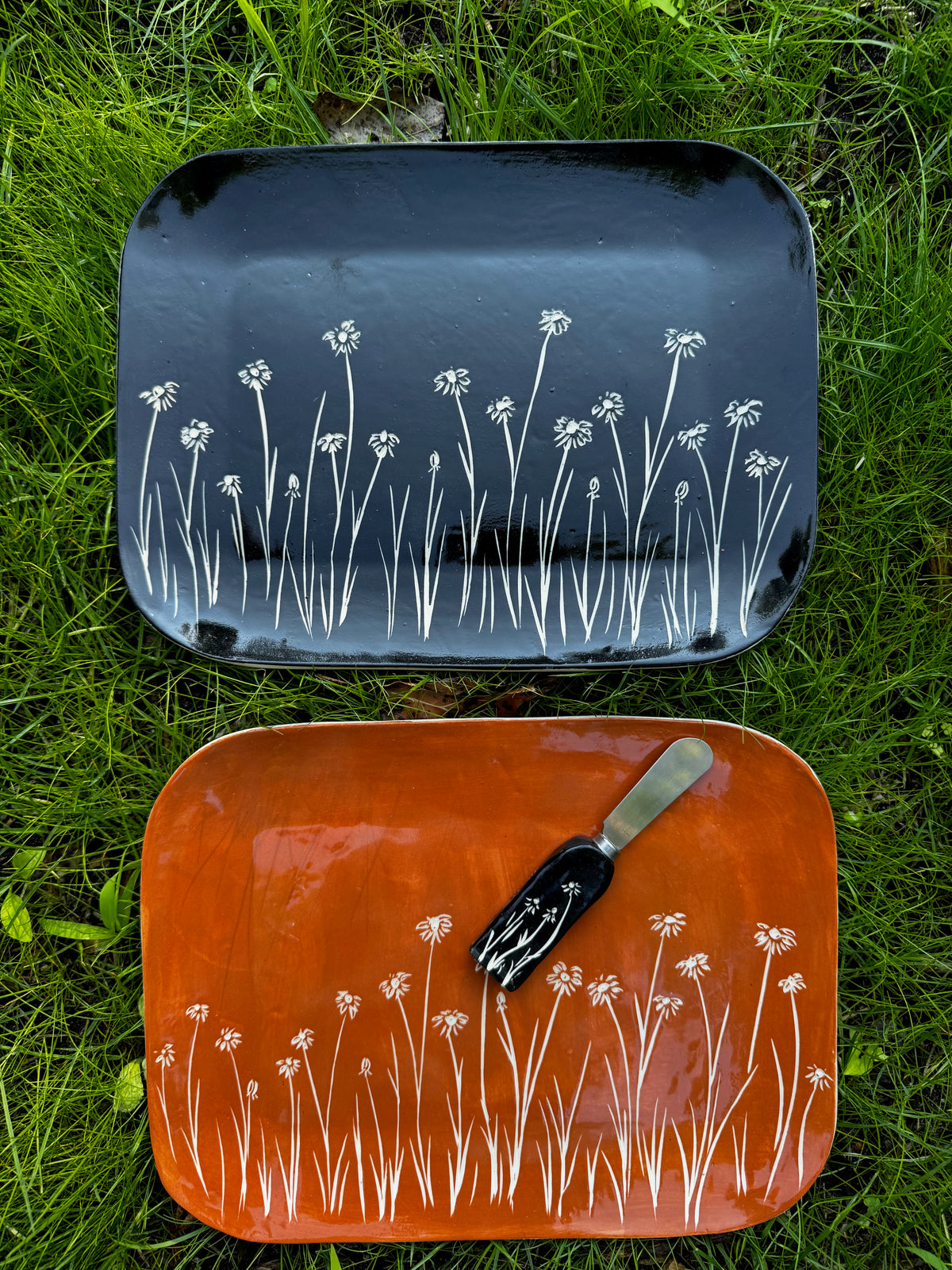 Rectangular Daisy Platter in Black