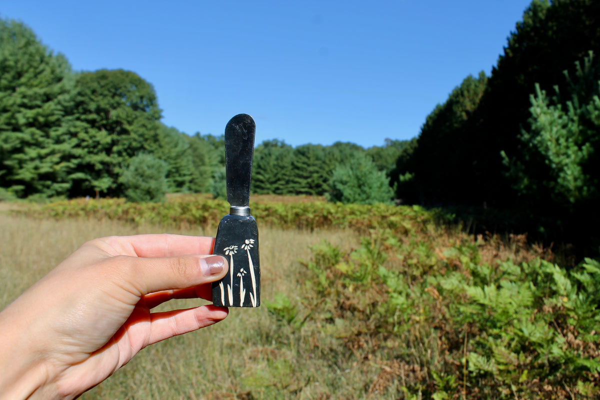 Daisy Cheese Knife in Black